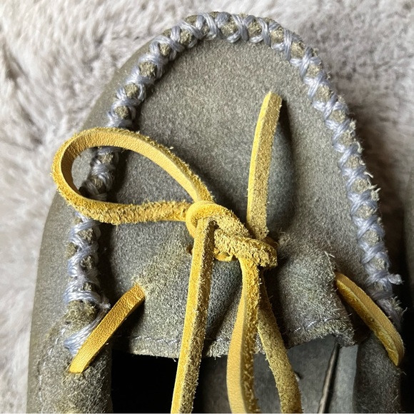 Genuine Leather Minnetonka moccasin flats in grey and yellow suede, rubber sole. - Picture 8 of 9